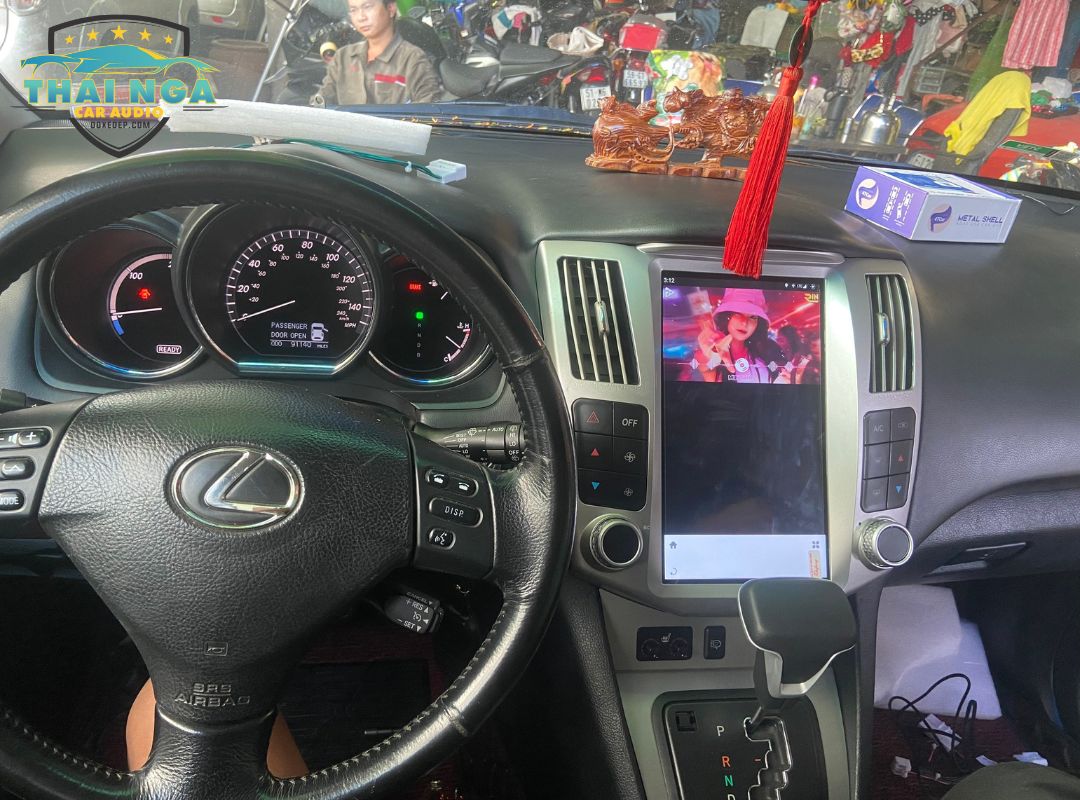 Lắp màn hình Android Tesla cho xe Lexus RX450H
