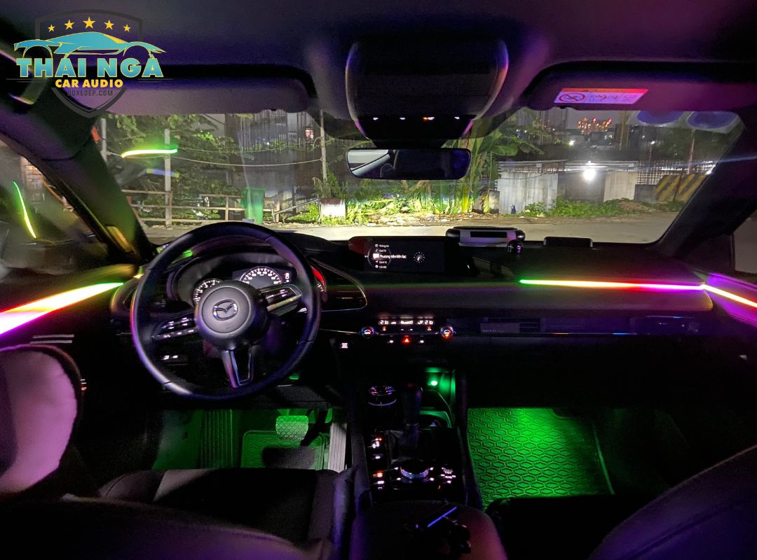 Lắp LED nội thất Mazda3 64 màu chạy đuổi cao cấp V3, V4 Master Pro