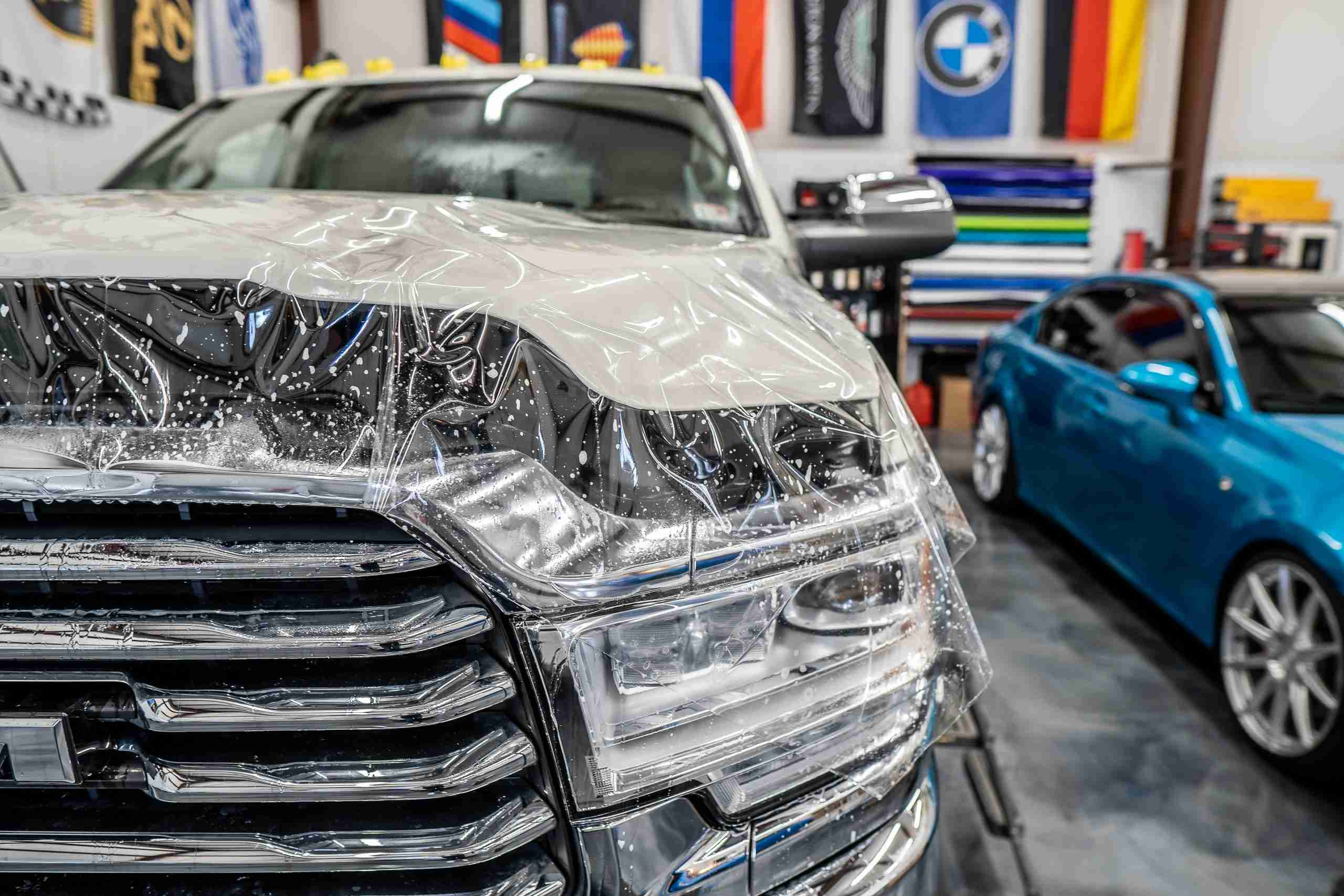 Chăm sóc và bảo dưỡng decal ô tô đúng cách