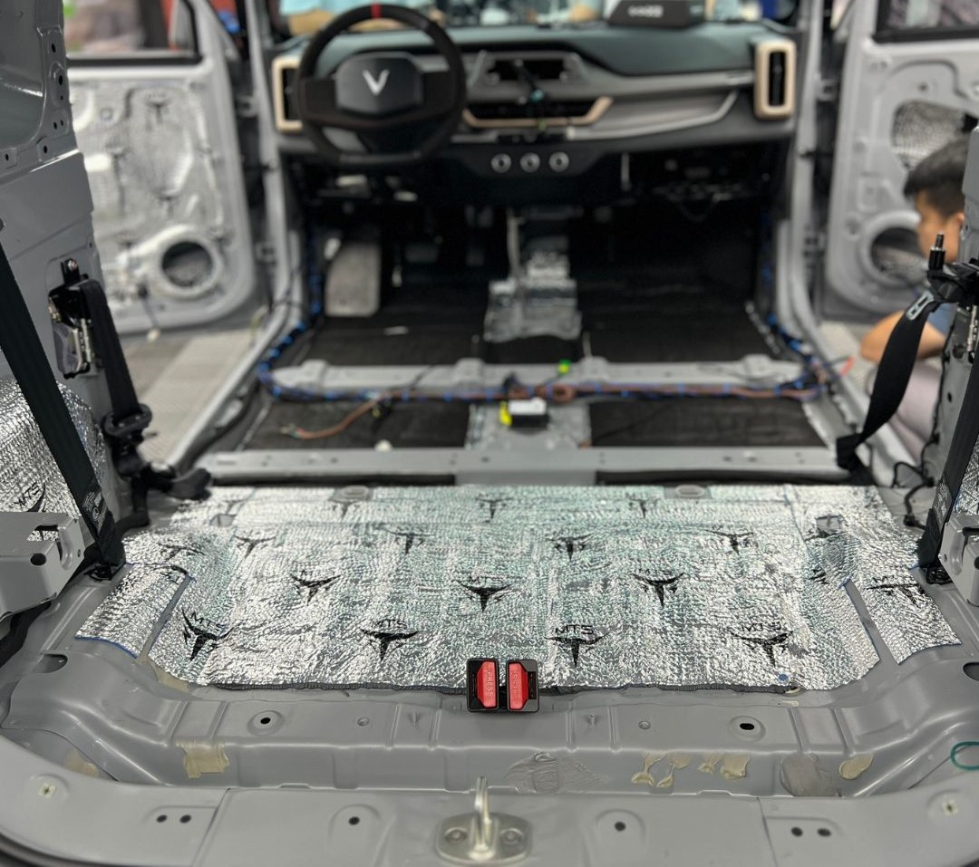 Cách âm chống ồn cho VinFast VF3. Tại sao nên dán cách âm chống ồn cho VF3. Vị Trí nên dán để giảm thiểu tiếng ồn.