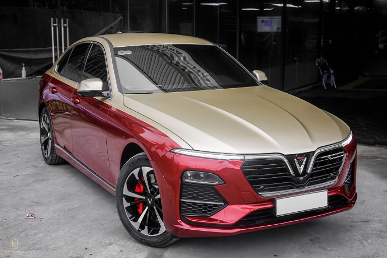 CÓ NÊN DÁN DECAL ĐỔI MÀU CHO Ô TÔ KHÔNG?