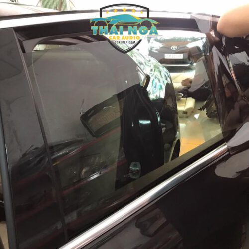 DÁN PHIM CÁCH NHIỆT XE VINFAT LUX