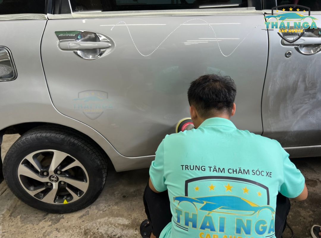 danh-bong-o-to-la-gi-2 đánh bóng xe ô tô bằng máy