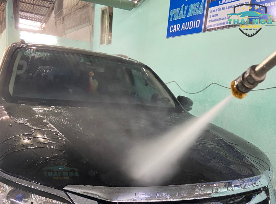 danh-bong-o-to-la-gi-5 rửa xe trước khi đánh bóng xe ô tô