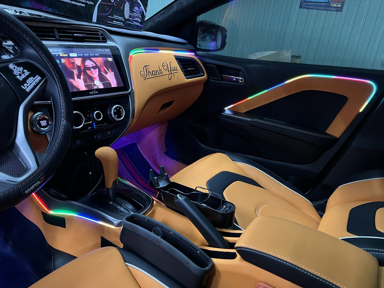 Xu hướng độ đèn led viền nội thất ô tô