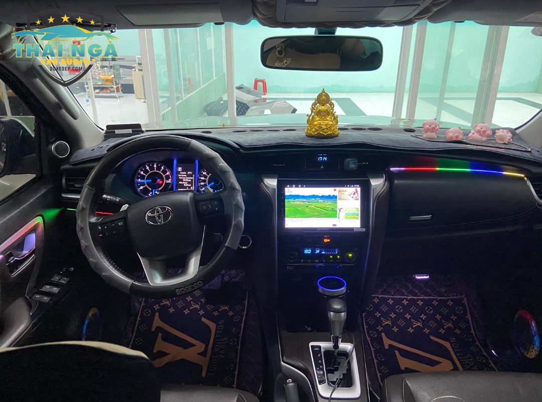 TOYOTA FORTUNER lắp LED nội thất V3 23 chi tiết chạy đuổi