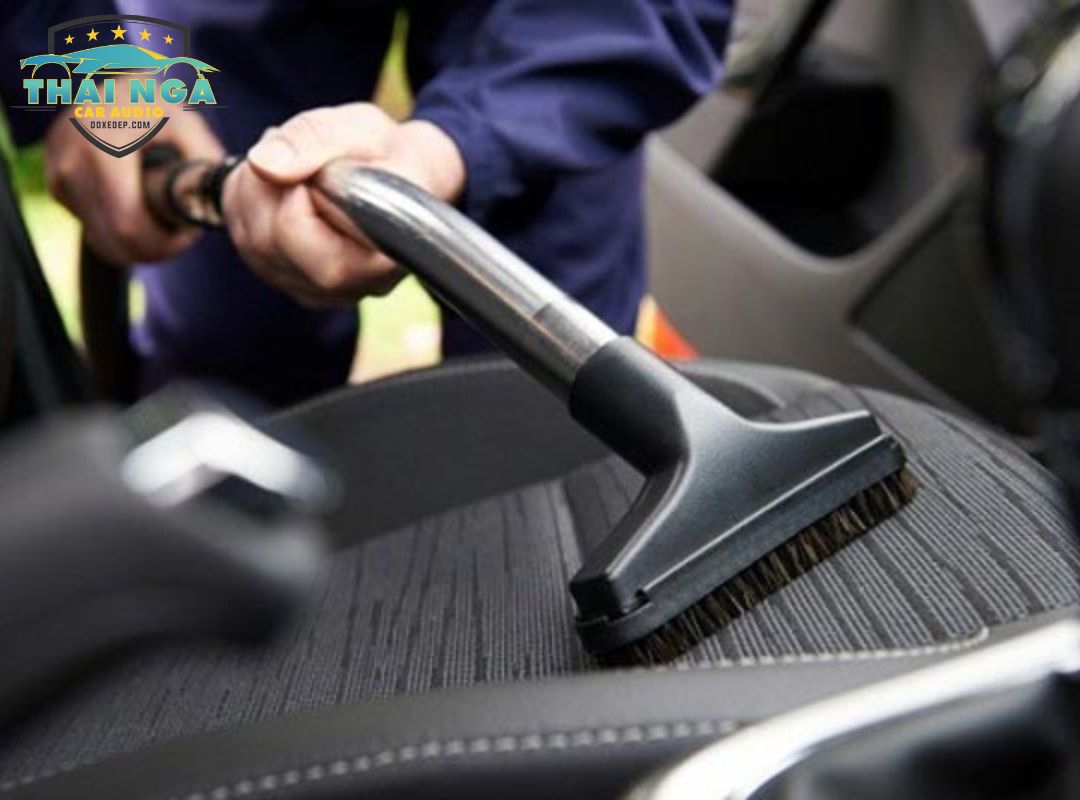 ve_sinh_noi_that_oto_03