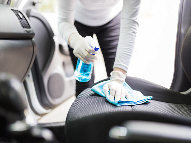 vesinh_ao_trum_ghe_oto