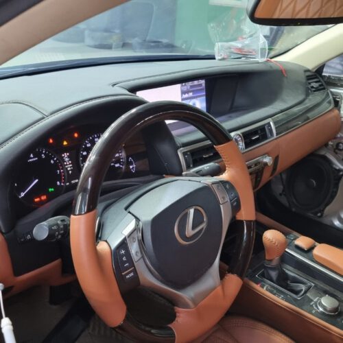 Bọc vô lăng ô tô, nên lựa chọn chất liệu nào?